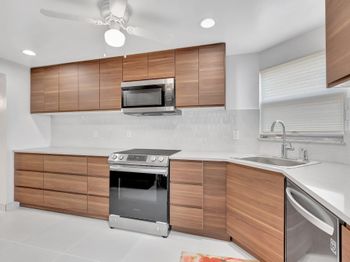 3590 Via Poinciana