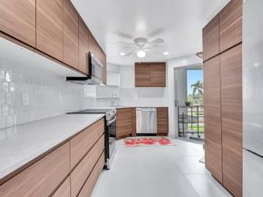 3590 Via Poinciana 205, Lake Worth FL 33467