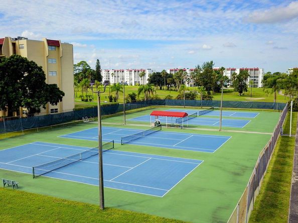 3590 Via Poinciana 205, Lake Worth FL 33467