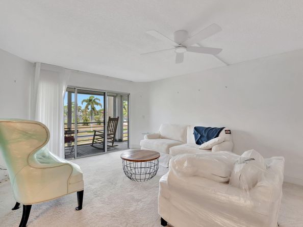 3590 Via Poinciana 205, Lake Worth FL 33467
