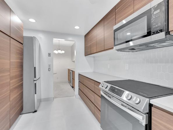 3590 Via Poinciana 205, Lake Worth FL 33467