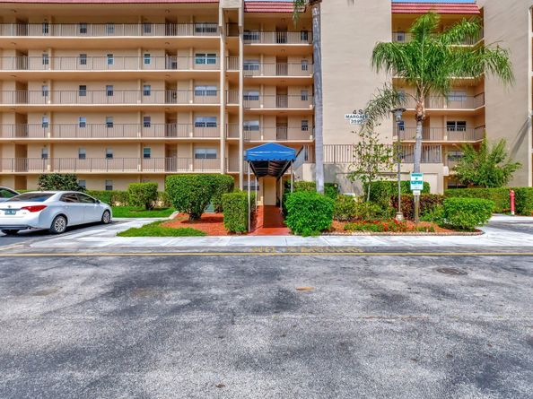 3590 Via Poinciana 205, Lake Worth FL 33467