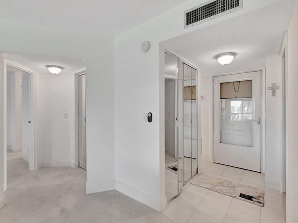 3590 Via Poinciana 205, Lake Worth FL 33467