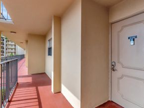 3590 Via Poinciana 205, Lake Worth FL 33467
