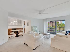 3590 Via Poinciana 205, Lake Worth FL 33467