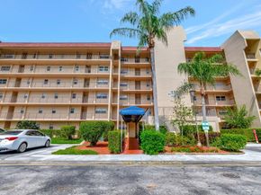 3590 Via Poinciana 205, Lake Worth FL 33467