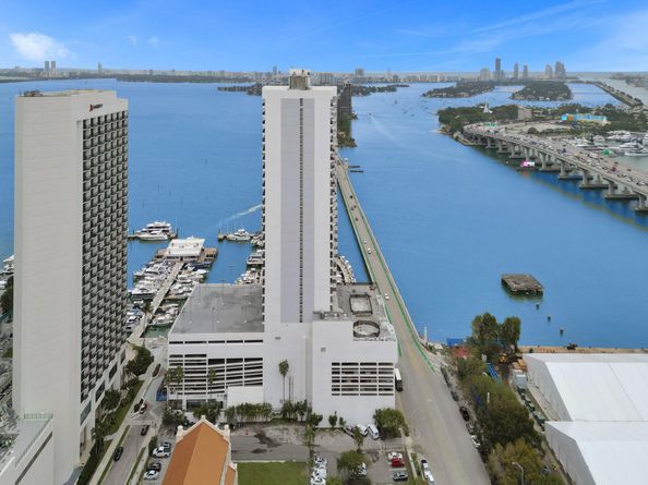 555 NE 15th St T4(704), Miami FL 33132