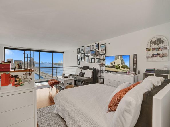 555 NE 15th St T4(704), Miami FL 33132