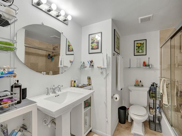 555 NE 15th St T4(704), Miami FL 33132