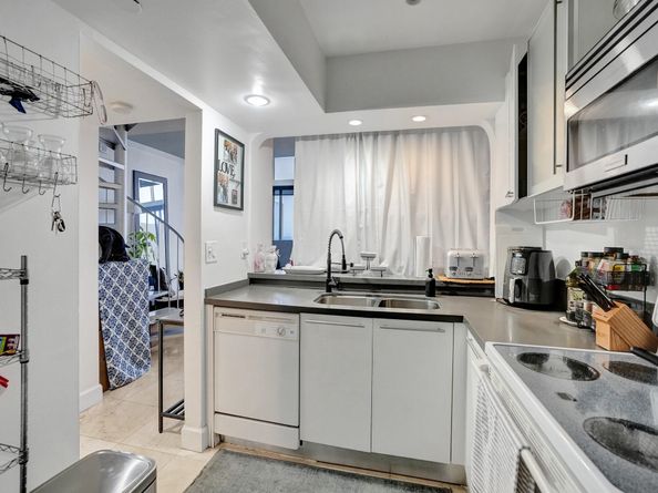 555 NE 15th St T4(704), Miami FL 33132