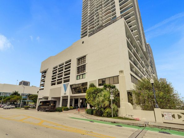 555 NE 15th St T4(704), Miami FL 33132