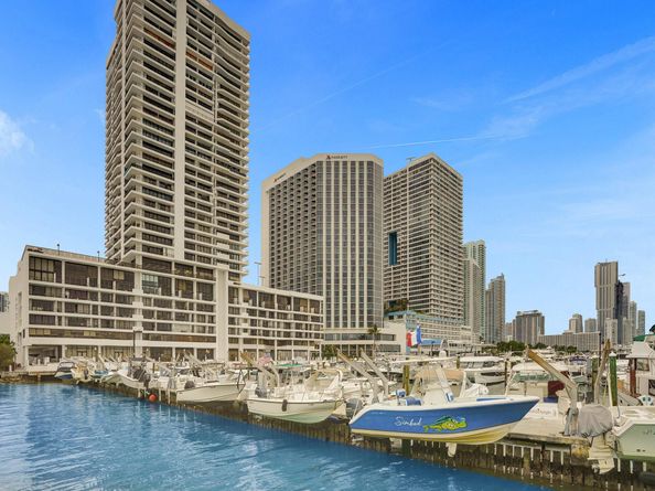555 NE 15th St T4(704), Miami FL 33132