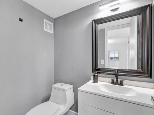 229 Chatham K, West Palm Beach FL 33417