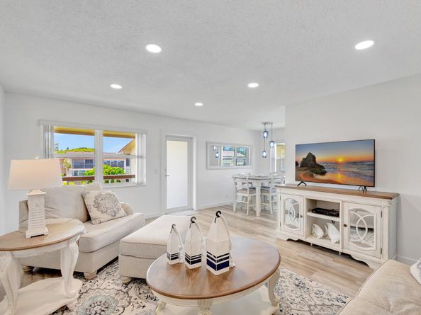 229 Chatham K, West Palm Beach FL 33417