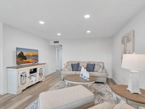 229 Chatham K, West Palm Beach FL 33417