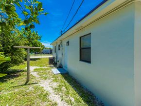 3025 NW 5 St, Fort Lauderdale FL 33311