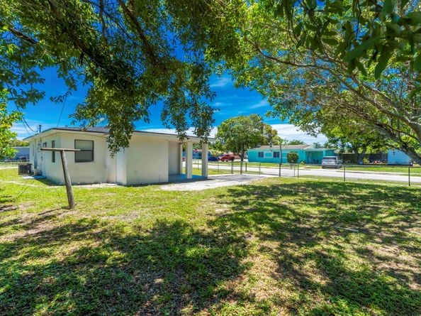 3025 NW 5 St, Fort Lauderdale FL 33311