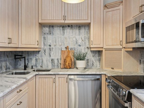 3900 NE 23rd Ter, Lighthouse Point FL 33064