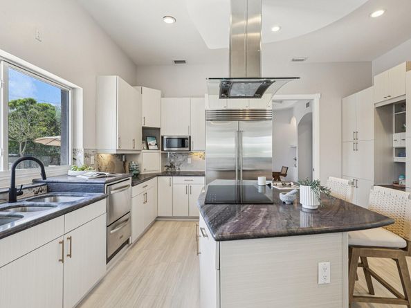 3900 NE 23rd Ter, Lighthouse Point FL 33064