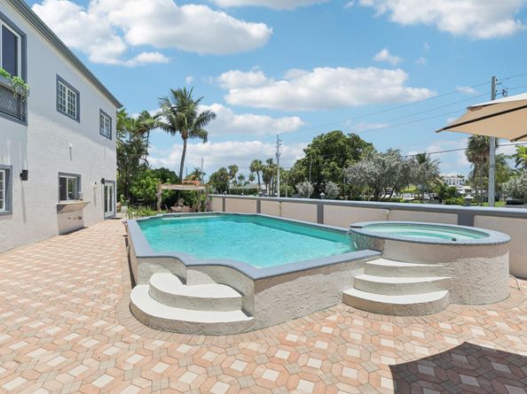 3900 NE 23rd Ter, Lighthouse Point FL 33064