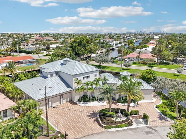 3900 NE 23rd Ter, Lighthouse Point FL 33064