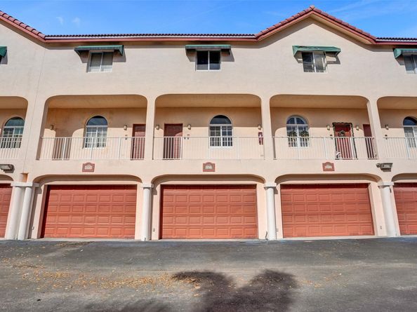 2453 NE 14th Street Cswy 2453, Pompano Beach FL 33062