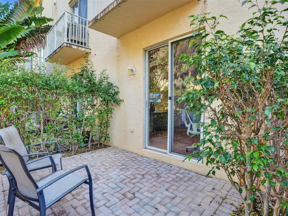 2453 NE 14th Street Cswy 2453, Pompano Beach FL 33062