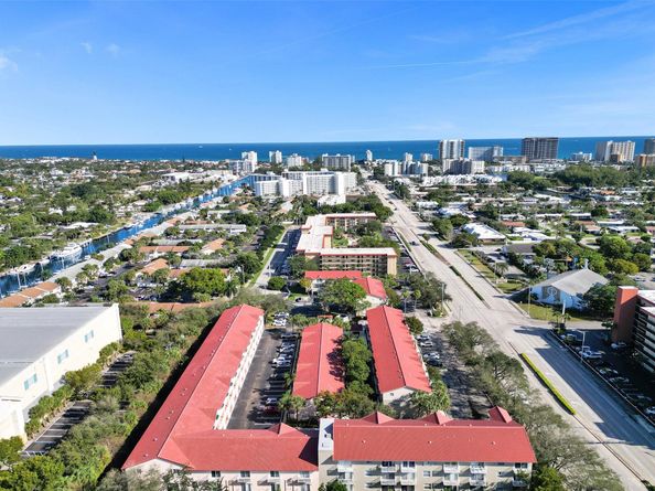 2453 NE 14th Street Cswy 2453, Pompano Beach FL 33062
