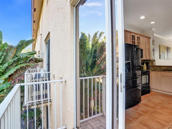 2453 NE 14th Street Cswy 2453, Pompano Beach FL 33062