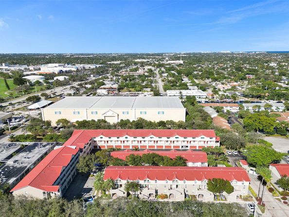 2453 NE 14th Street Cswy 2453, Pompano Beach FL 33062