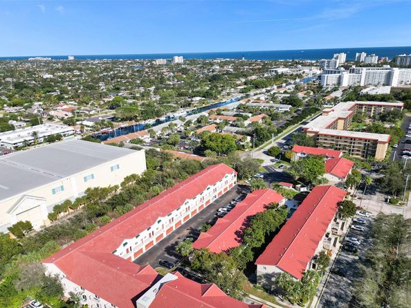 2453 NE 14th Street Cswy 2453, Pompano Beach FL 33062
