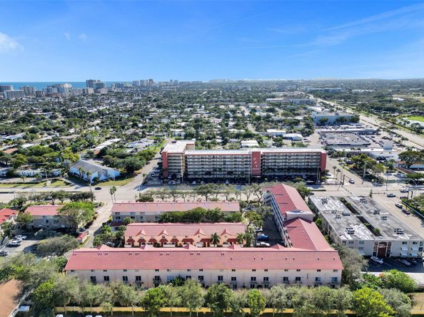 2453 NE 14th Street Cswy 2453, Pompano Beach FL 33062