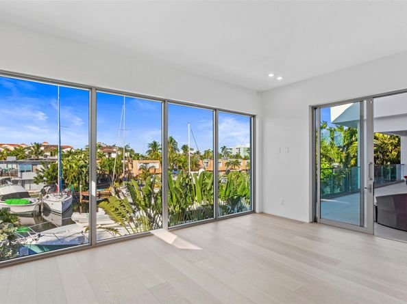 91 Fiesta Way, Fort Lauderdale FL 33301