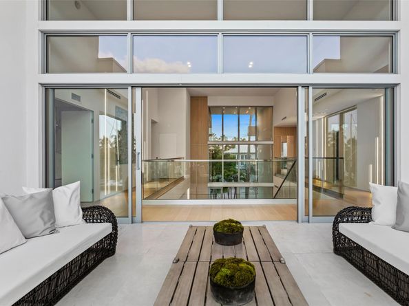 91 Fiesta Way, Fort Lauderdale FL 33301