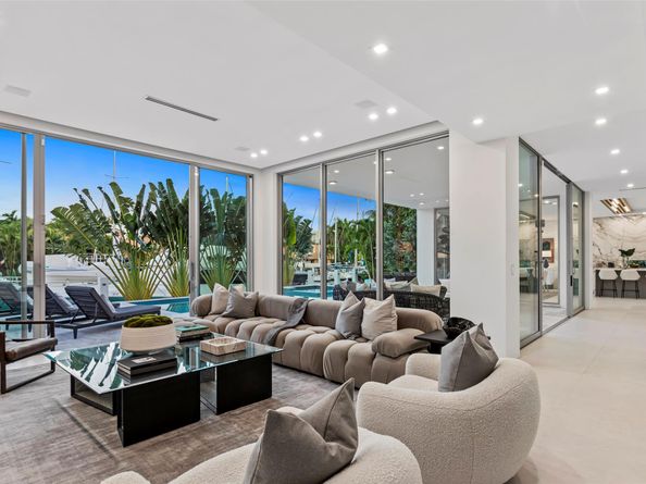 91 Fiesta Way, Fort Lauderdale FL 33301