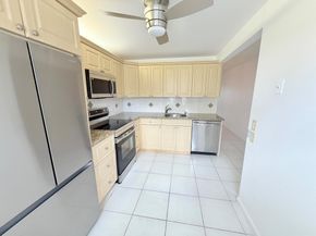 1036 Hythe B B, Boca Raton FL 33434