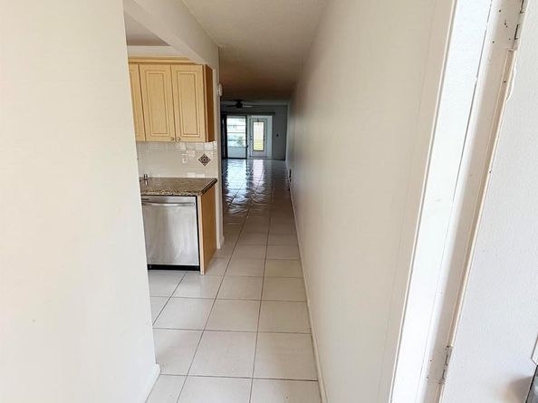 1036 Hythe B B, Boca Raton FL 33434