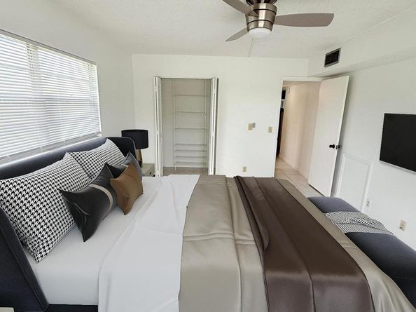 1036 Hythe B B, Boca Raton FL 33434