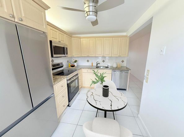 1036 Hythe B B, Boca Raton FL 33434