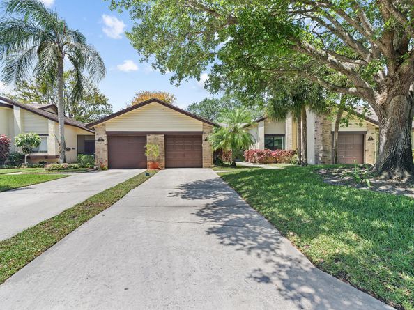160 Ramblewood Circle, Royal Palm Beach FL 33411