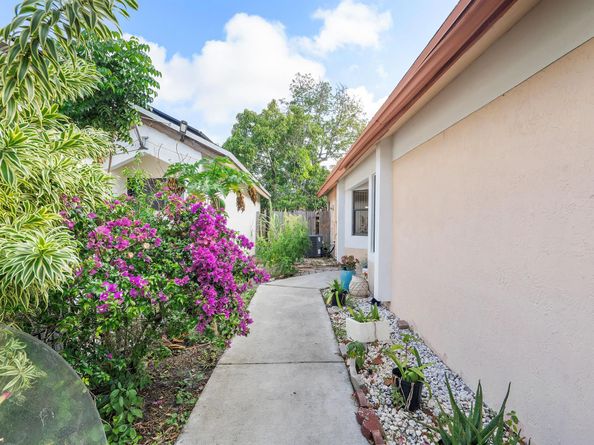 904 Magniola Avenue, North Lauderdale FL 33068