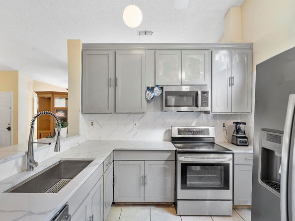 904 Magniola Avenue, North Lauderdale FL 33068