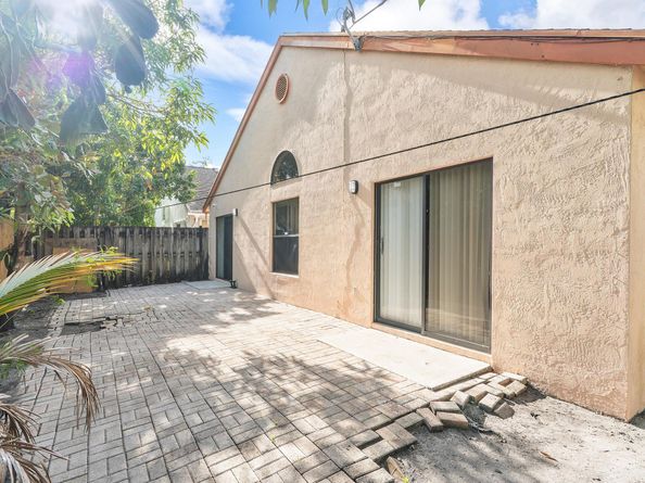 904 Magniola Avenue, North Lauderdale FL 33068