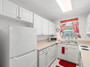 1124 NW 13th Street 204a, Boca Raton FL 33486