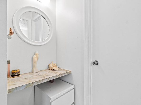 1124 NW 13th Street 204a, Boca Raton FL 33486