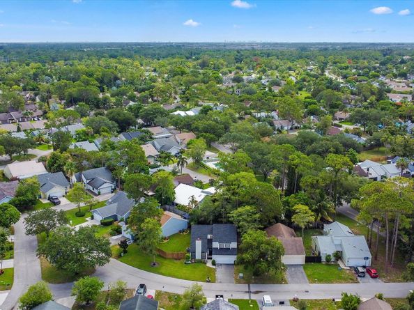 476 Golden Wood Way, Wellington FL 33414