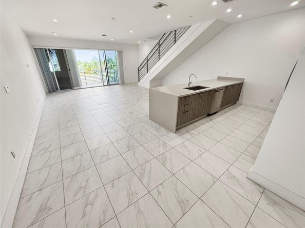 1044 NE 18th Ave 204, Fort Lauderdale FL 33304