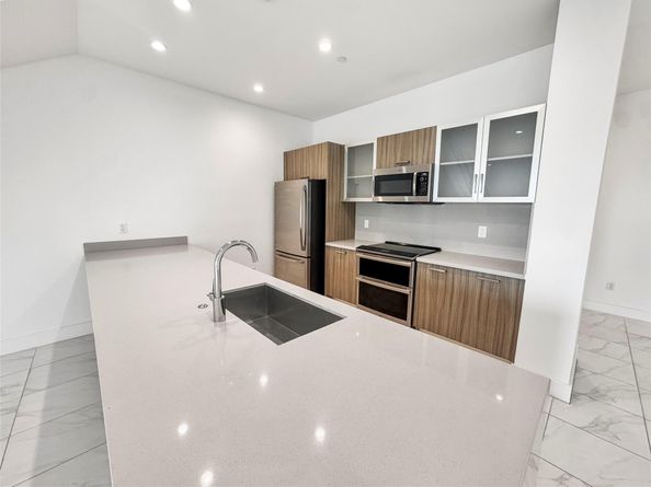 1044 NE 18th Ave 204, Fort Lauderdale FL 33304