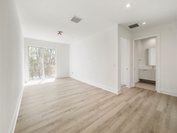 1044 NE 18th Ave 204, Fort Lauderdale FL 33304