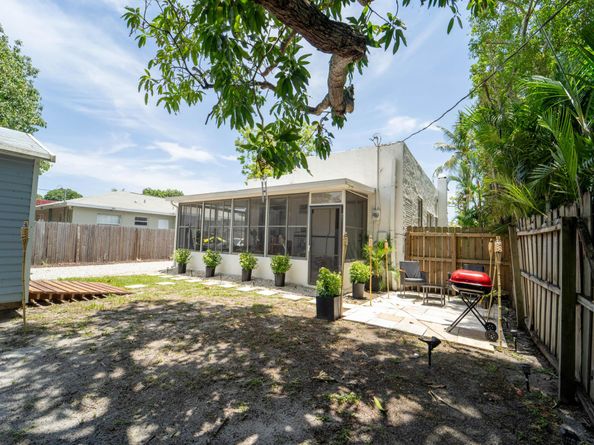 933 38th Street, West Palm Beach FL 33407